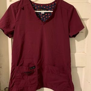 Koi basics scrub top size small